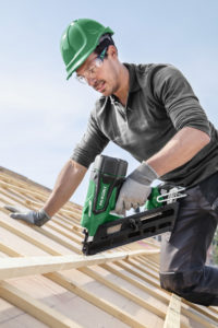 Novas máquinas de pregar sem fios HITACHI Power Tools / HiKOKI garantem máxima liberdade e conforto