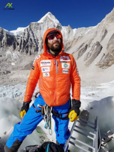 Alex Txikon pode tornar-se no primeiro homem a escalar ao topo do Everest durante o inverno sem oxigénio artificial