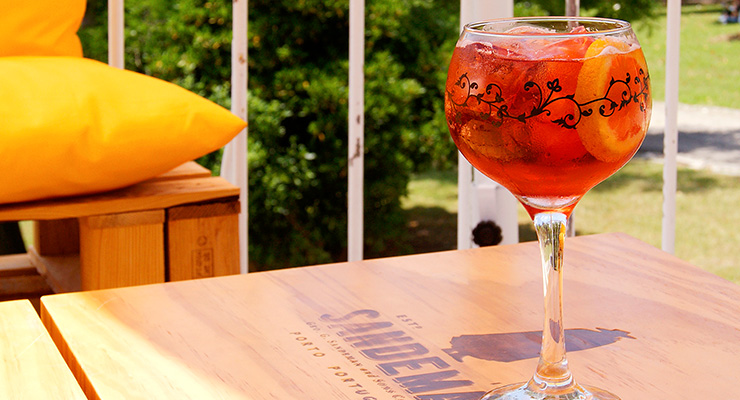 Os 8 melhores cocktails para beber à esplanada este verão