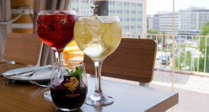 Os 8 melhores cocktails para beber à esplanada este verão